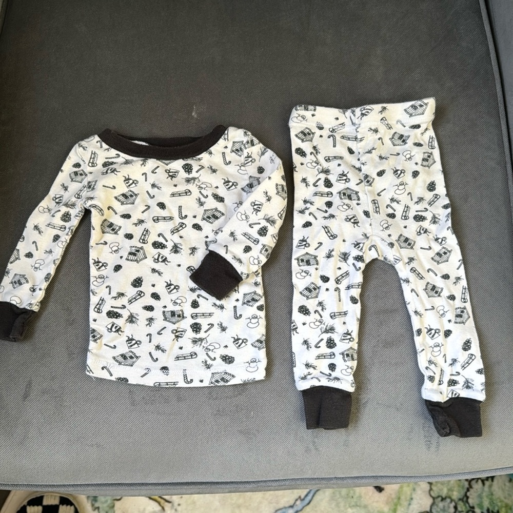Burt’s bees baby 0-3M winter scenery pjs